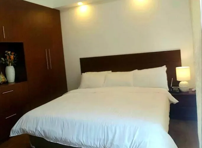212b Amani Grand Residences Near Mactan Airport With Pool, Gym, Wifi, Netflix *