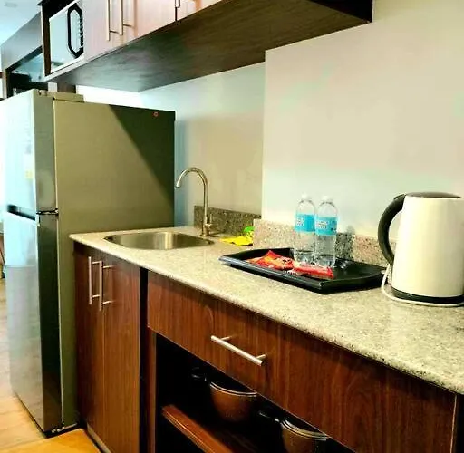 アパート 212b Amani Grand Residences Near Mactan Airport With Pool, Gym, Wifi, Netflix