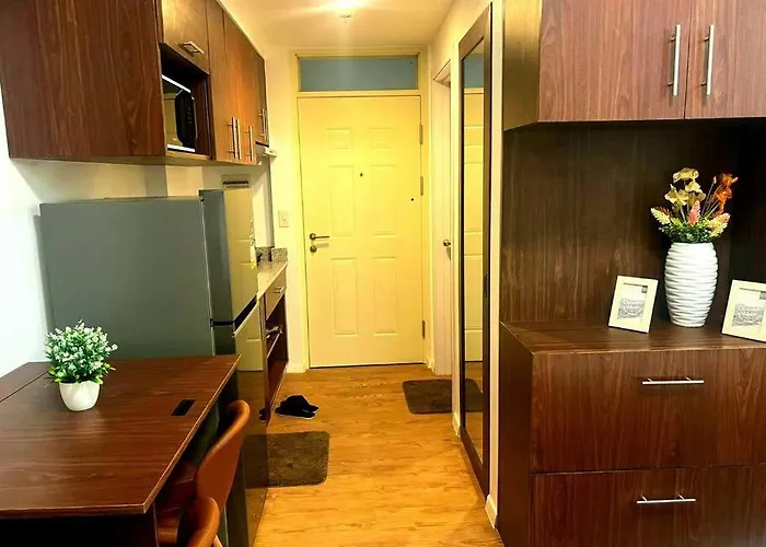 212b Amani Grand Residences Near Mactan Airport With Pool, Gym, Wifi, Netflix アパート マクタン